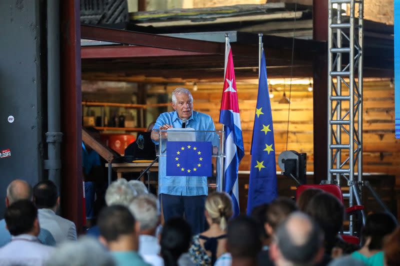 Borrell Fontelles meets with Cuban businessmen in Havana