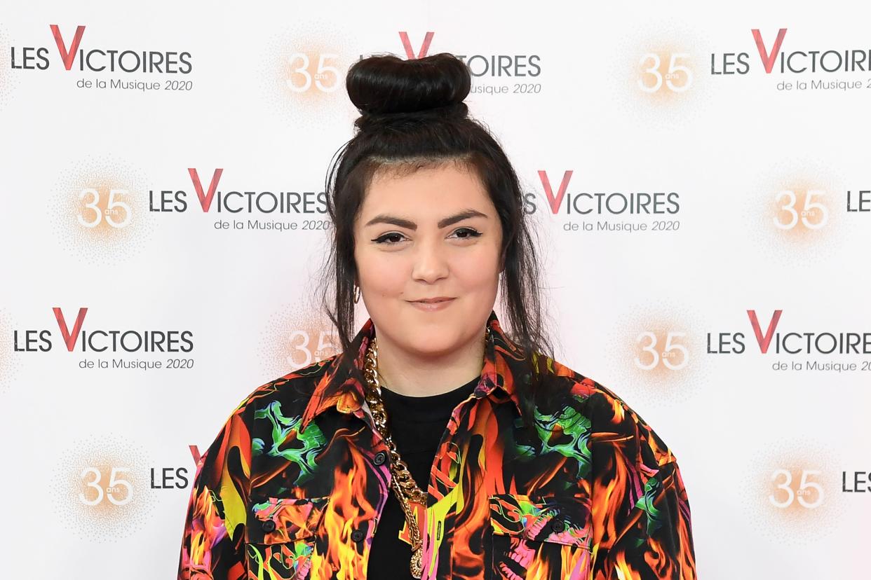 French singer and songwriter Mathilde Gerner aka Hoshi poses on the red carpet during a photo-call prior to the 35th Victoires de la Musique, the annual French music awards ceremony, on February 14, 2020 at the Seine Musicale concert hall in Boulogne-Billancourt, on the outskirts of Paris. (Photo by Alain JOCARD / AFP) (Photo by ALAIN JOCARD/AFP via Getty Images)