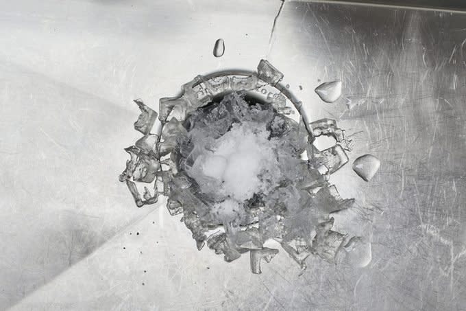 cleaning garbage disposal with ice