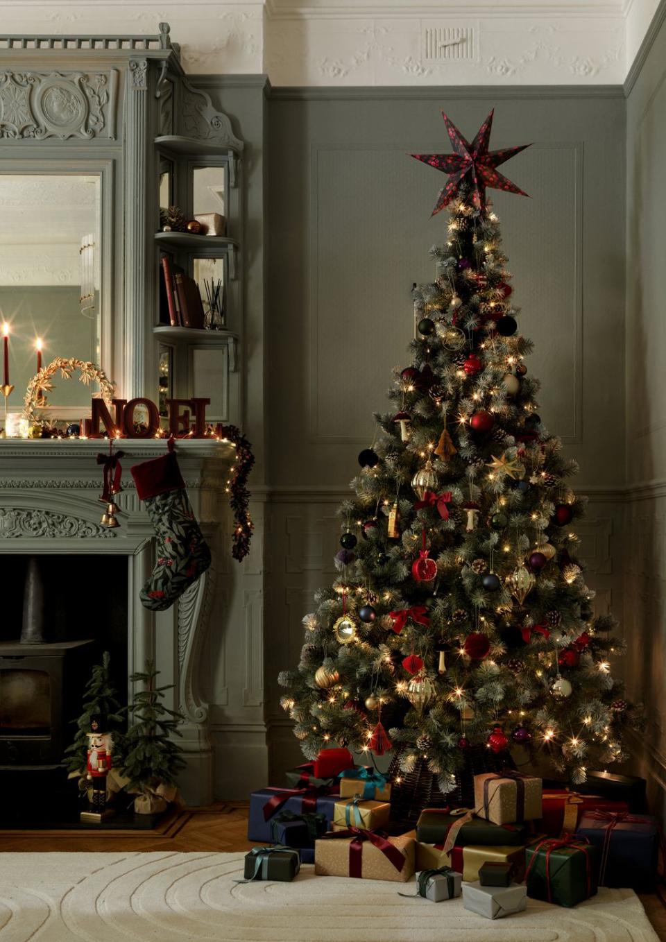 christmas tree in traditional living room