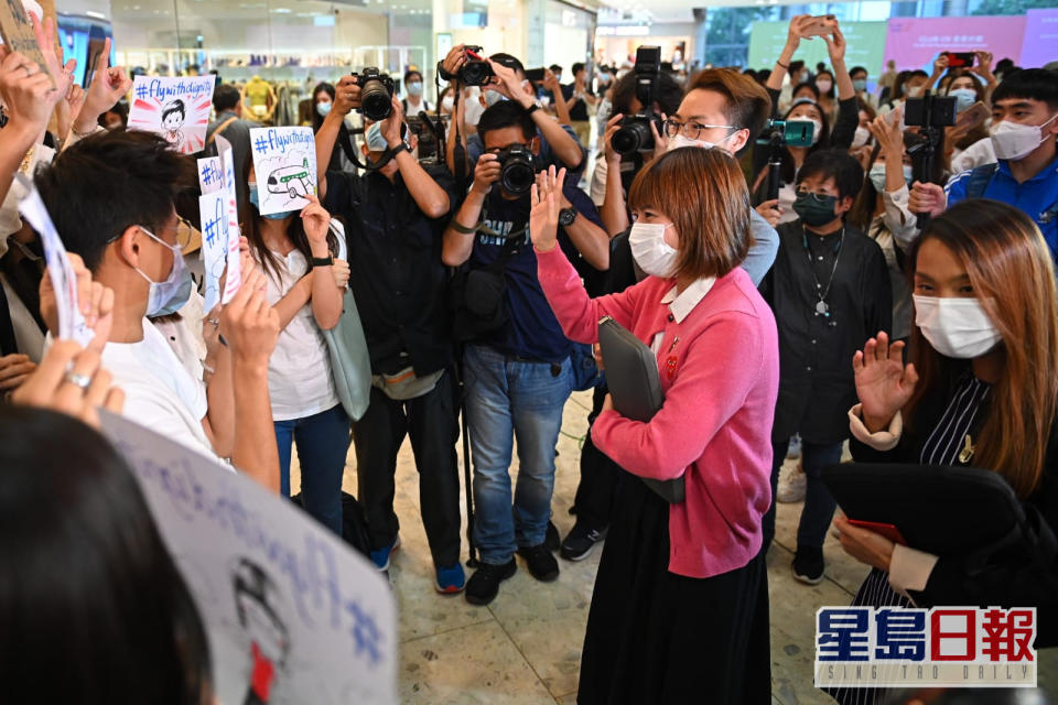 國泰空中服務員工會與香港航空機組人員協會下午開會。