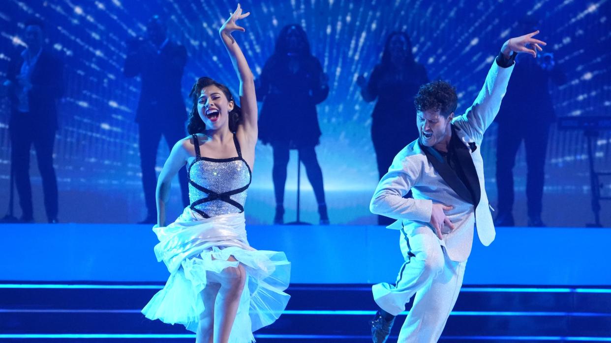  Xochitl Gomez and Val Chmerkovsky in Dancing with the Stars season 32. 