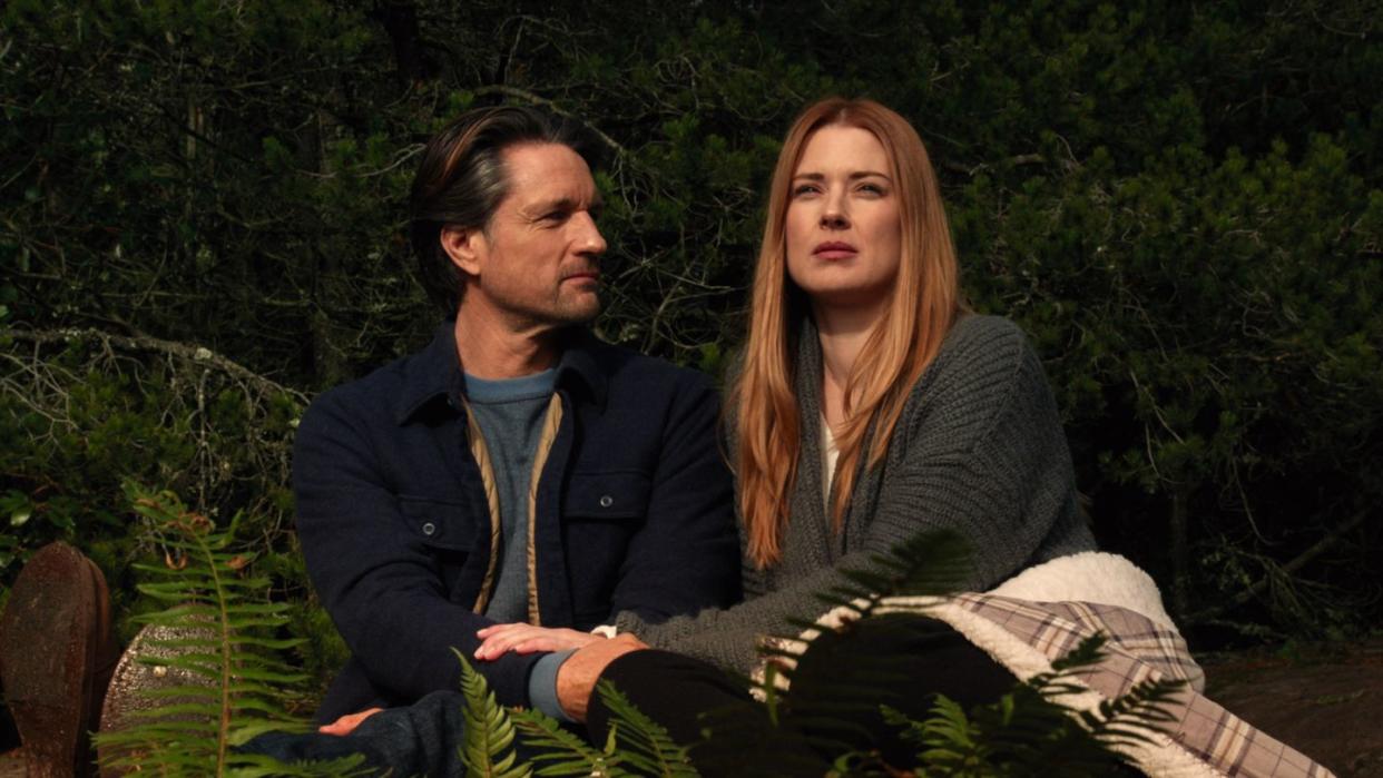 virgin river l to r martin henderson as jack sheridan and alexandra breckenridge as mel monroe in episode 3010 of virgin river cr courtesy of netflix 2021