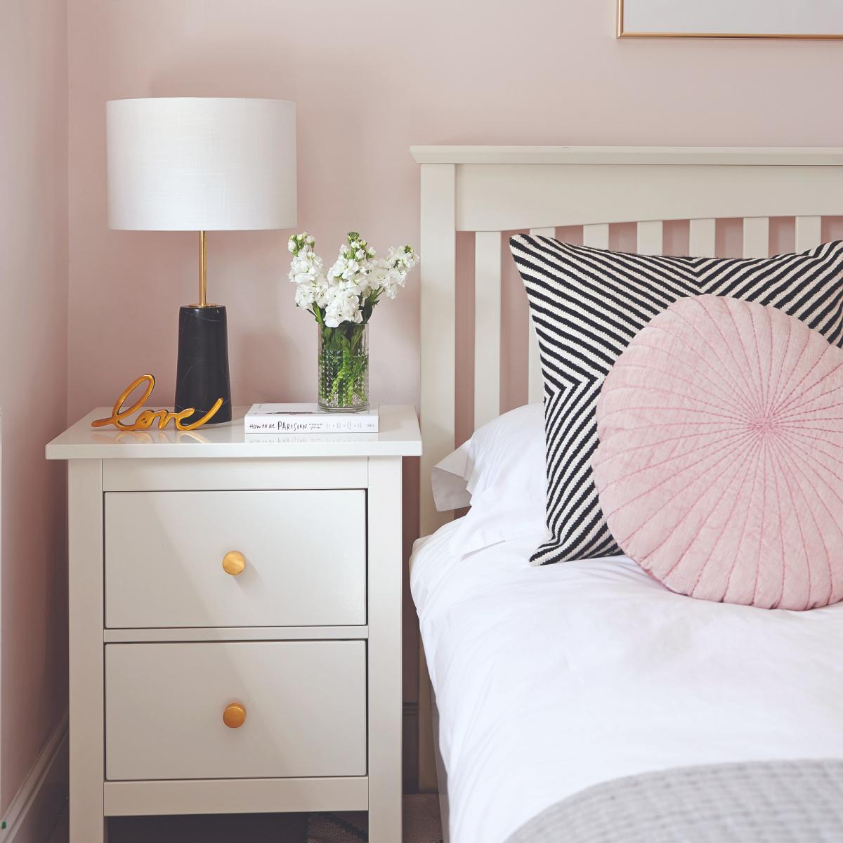 how to Choose the Perfect Bedside Tables