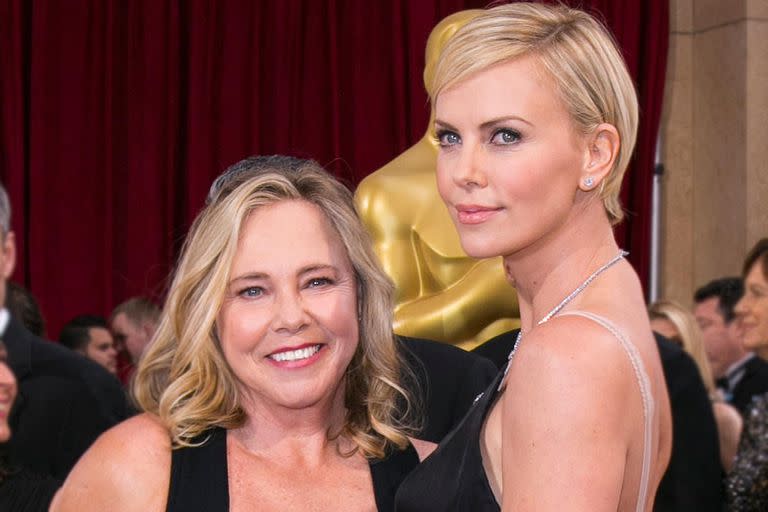 Charlize Theron abrió su corazón y recordó el día en que su madre mató a su padre en defensa propia