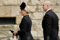 <p>La petite-fille d'Elizabeth II, Zara Tindall, fille de la princesse Anne et de Mark Phillips, est arrivée aux funérailles au côté de son époux, l'ancien joueur de rugby anglais, Mike Tindall. (Photo by Christopher Furlong/Getty Images)</p> 