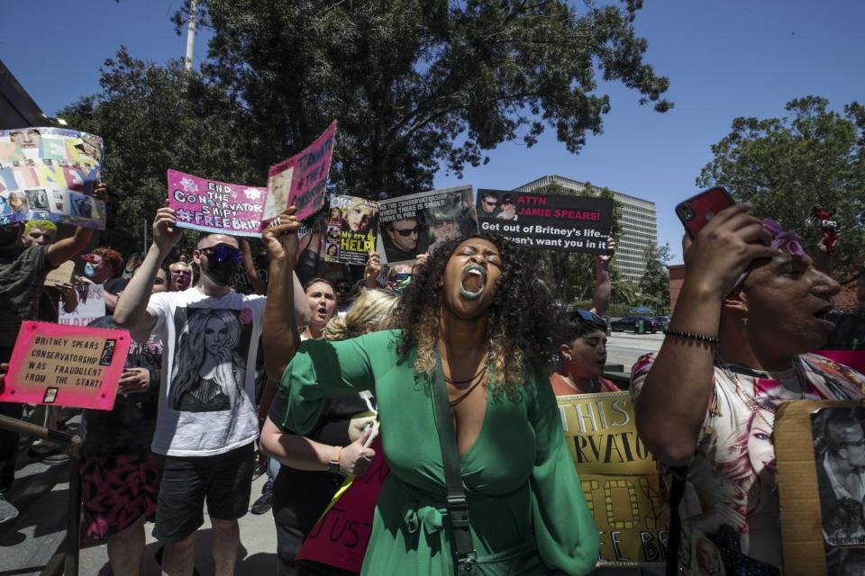 Supporters of #FreeBritney rally