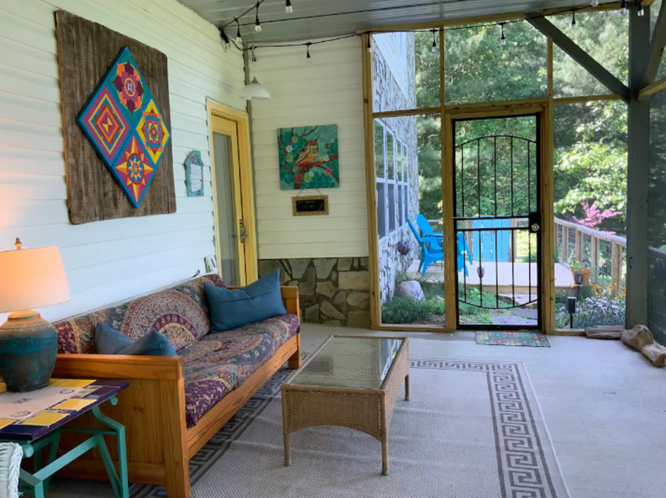 The Owl’s Nest Studio Apt. Airbnb located in Asheville, North Carolina. Courtesy of the Airbnb Community