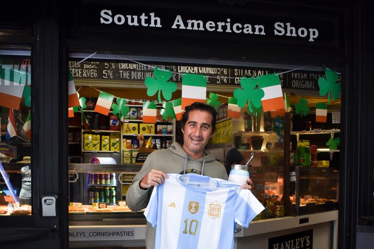 En pleno centro de Dublín, Sebastián Cooke tiene un local de productos argentinos en el que ofrece desde yerba hasta tapas para empanadas