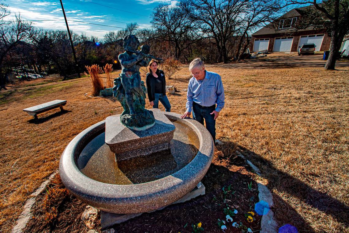 David and Kay Hunn would love to find the missing pieces so this relic of Fort Worth’s past could be reassembled.