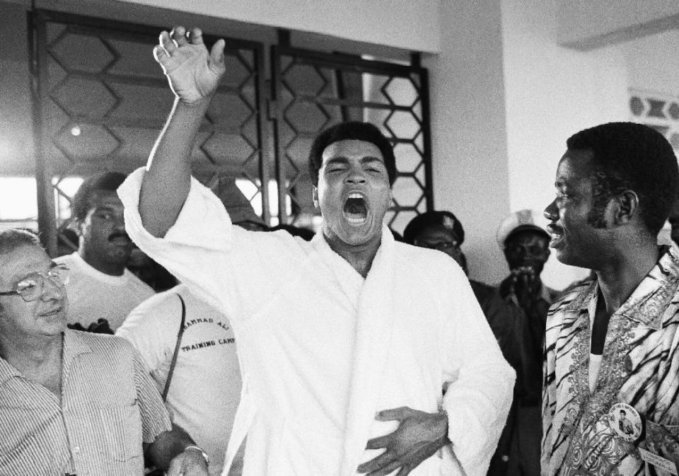 Muhammad Ali talks to fans in Zaire in 1974 before his fight with George Foreman. (AP file photo/Horst Faas)