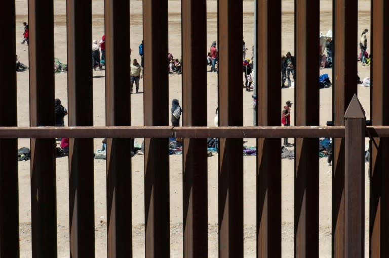 Biden dice «no puedo detener» la construcción de más muro fronterizo con México