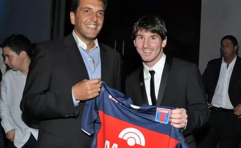Massa y Messi, en una imagen de 2010, cuando la Fundación Messi, el Municipio de Tigre e YPF anunciaron un acuerdo