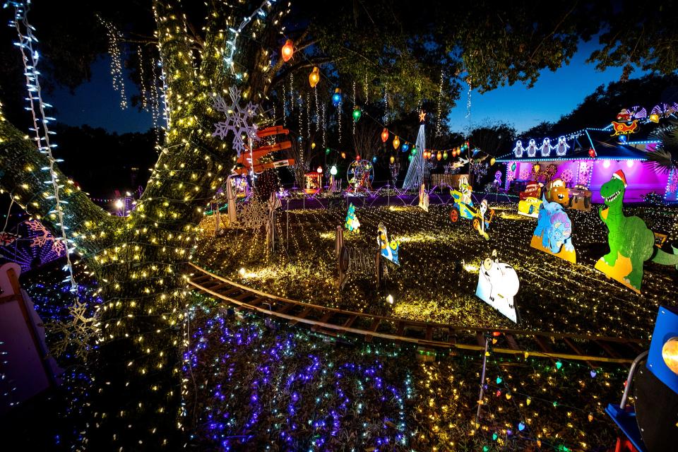 Bigda Family Santa's House on Shadow Wood Trail  in Winter Haven Fl. Tuesday December 15  2021. Winter Haven's Bigda family put together more than 100,000 Christmas light display for charity. ERNST PETERS/ THE LEDGER