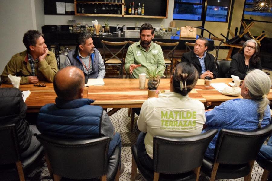 Se reúne Juan Carlos Hank Krauss con integrantes de la Unión de Pescadores de Ensenada.