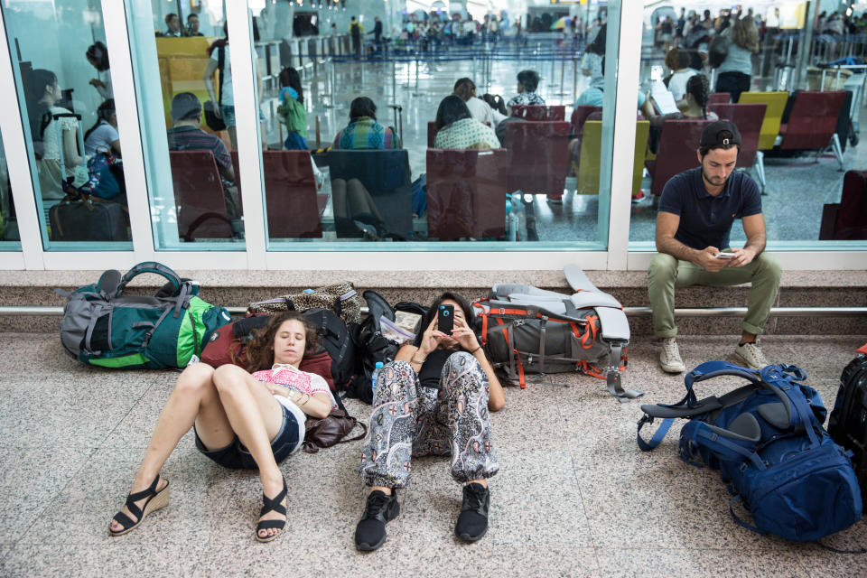 Hundreds stranded as flights cancelled due to Indonesian volcano