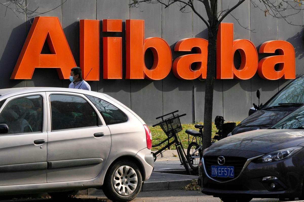 China’s Big Tech Giants Tencent and Alibaba Slash External Investments in Troubled Economy