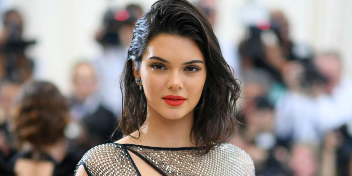 Kendall Jenner Dresses Up Her Cozy Loungewear Set With This Trendy Shoe  Choice - Yahoo Sports