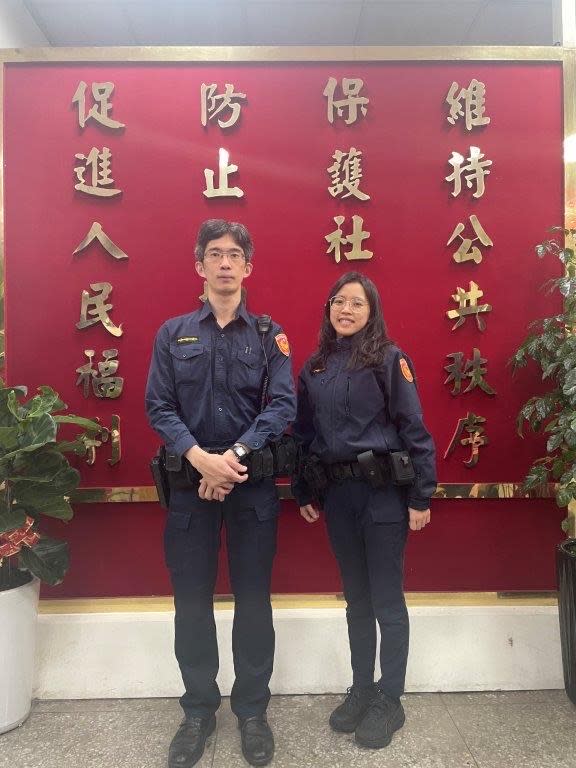 吳興街派出所警員王俊翔（左）、劉家佑（右）。（記者徐煜勝翻攝）