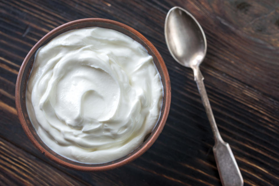 Griechischer Joghurt verleiht allen Gerichten die perfekte Cremigkeit. - Copyright: AlexPro9500 / Getty Images