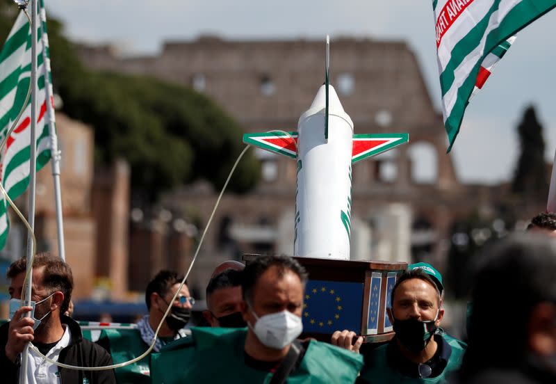 FILE PHOTO: Alitalia workers protest against Italy-EU negotiations