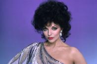 Es war die Rolle ihres Lebens: Millionen Zuschauer weltweit liebten es, Joan Collins im "Denver-Clan" in ihrer Rolle als Alexis Colby aus tiefstem Herzen zu hassen. Sie ist nicht der einzige Serienstar, der trotz oder gerade wegen gemeinster Fiesheiten zum Publikumsliebling wurde. In der Galerie geht's zu den größten Biestern, Schurken und Intriganten aller Zeiten. (Bild: Paramount)