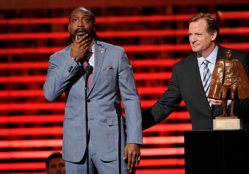 Charles Tillman accepts the Walter Payton Man of the Year award from Roger Goodell in February of 2014. (AP)