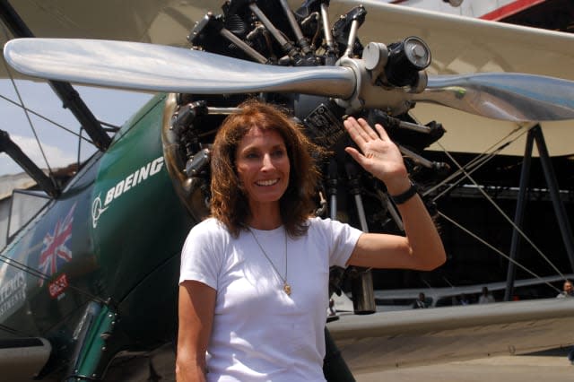 Tracey Curtis-Taylor to fly around world