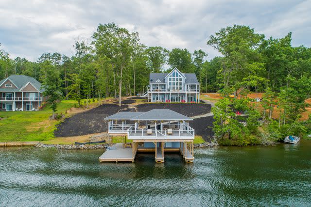 <p>Courtesy of Vacasa</p> A home on Lake Anna, Virginia