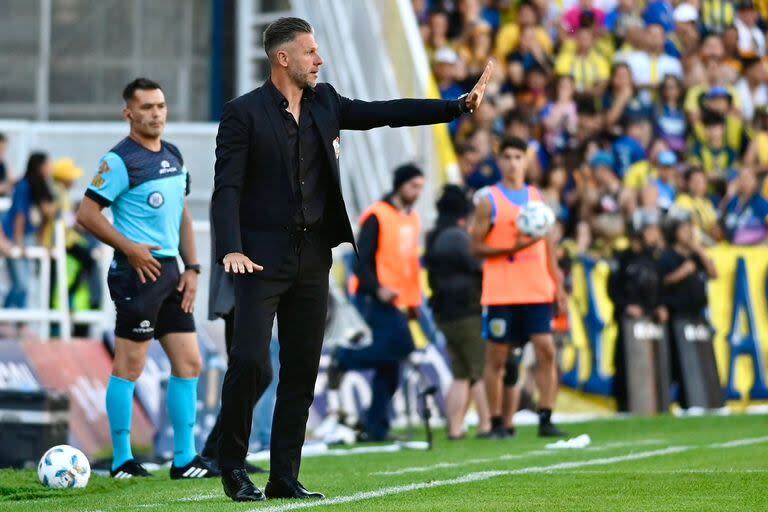 Martín Demichelis, en la tarde que dirigió a River ante Rosario Central en el Gigante de Arroyito, el 11 de noviembre de este año, por la Copa de la Liga