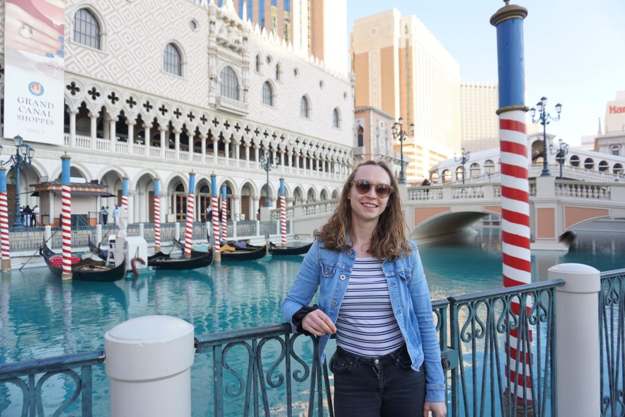 Singapur, Portugal, USA: Helene Brunn (nicht ihr echter Name) hat als Flugbegleiterin schon fast die ganze Welt bereist. Hier besucht sie die Venedig-Kulisse des The Venetian-Resorts in der US-Stadt Las Vegas. - Copyright: privat