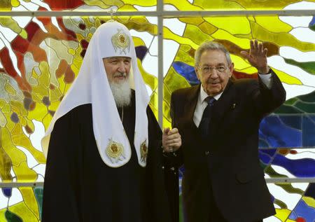 Russian Orthodox Patriarch Kirill and Cuba's President Raul Castro meet in Havana February 12, 2016. REUTERS/Enrique de la Osa