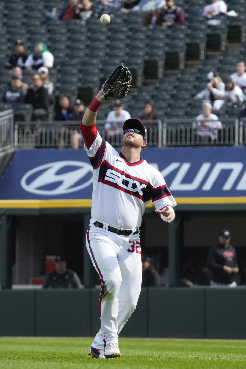 Chicago White Sox right fielder Gavin Sheets catches a fly ball by Minnesota Twins' Kyle Farmer during the seventh inning of a baseball game in Chicago, Sunday, Sept. 17, 2023. (AP Photo/Nam Y. Huh)
