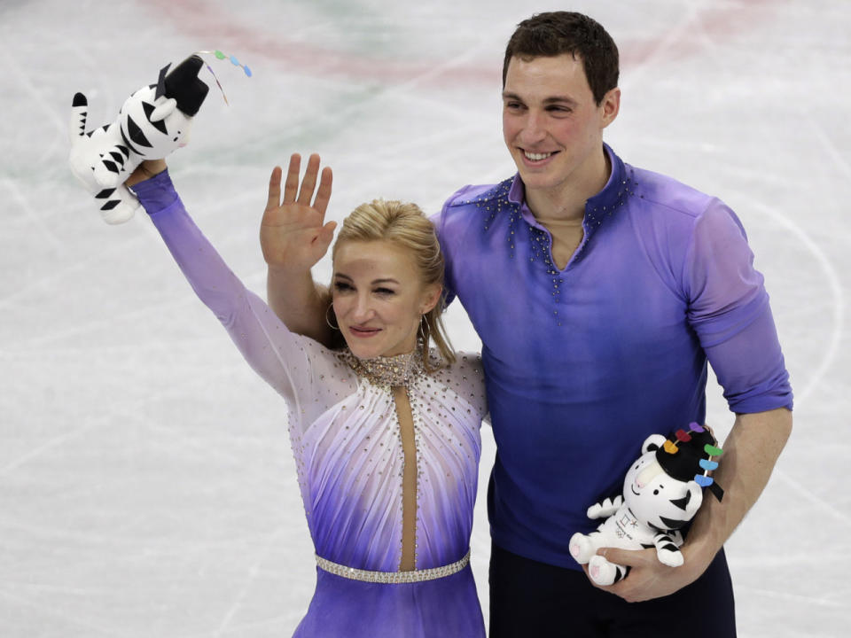 Aljona Savchenko und Bruno Massot schreiben Sportgeschichte. (Bild-Copyright: David J. Phillip/AP Photo)