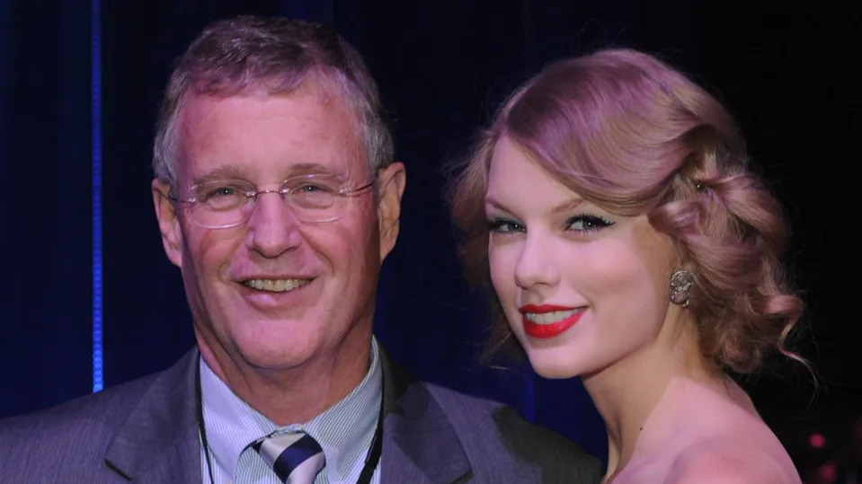 PHOTO: Scott Swift and Taylor Swift at the 2011 CMT Artists of the year celebration at the Bridgestone Arena on Nov. 29, 2011 in Nashville, Tenn. (Rick Diamond/Getty Images, FILE)