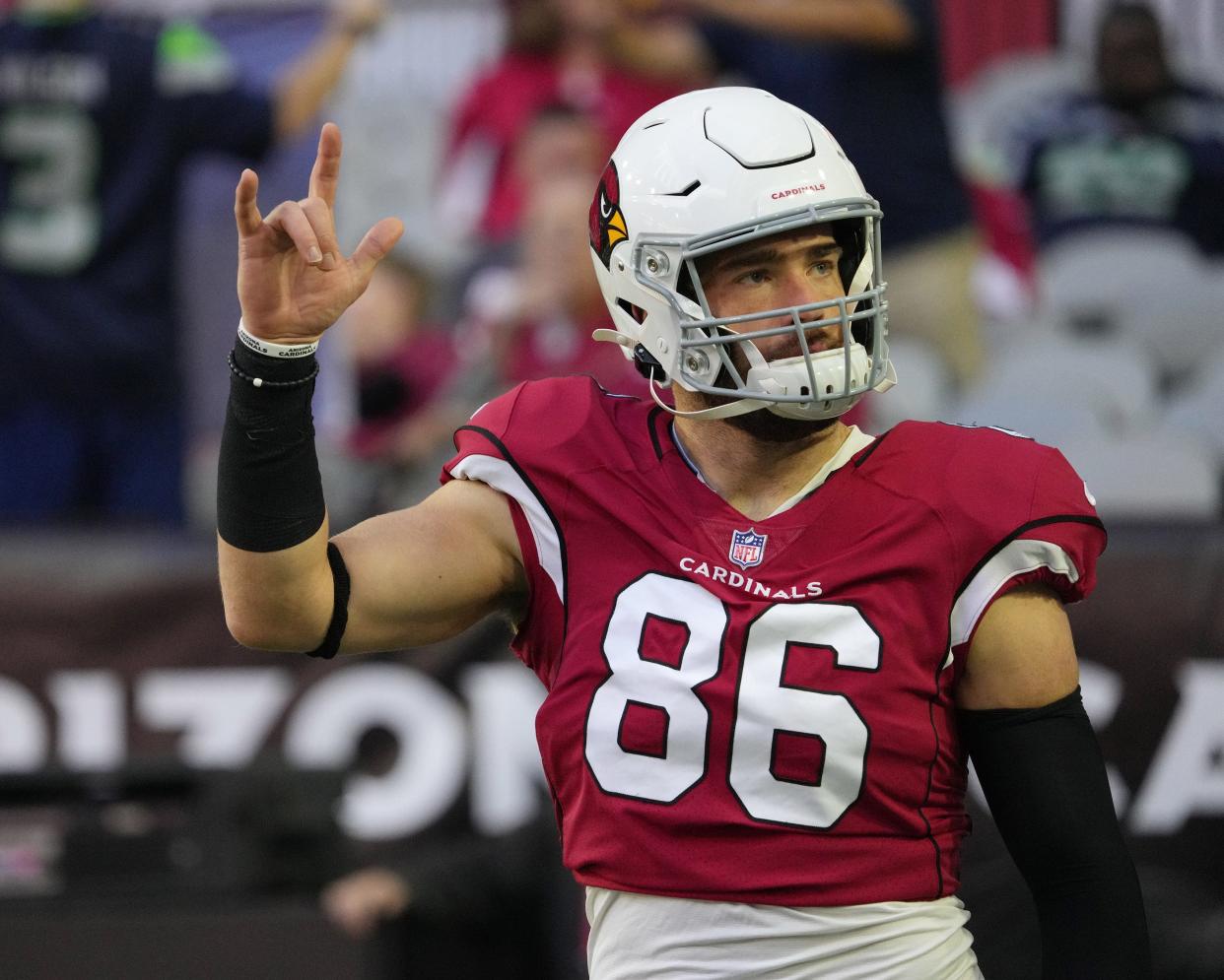 Jan 9, 2022; Glendale, Arizona, USA; Arizona Cardinals tight end Zach Ertz (86) waves towards the crowd before a home game against the Seattle Seahawks.