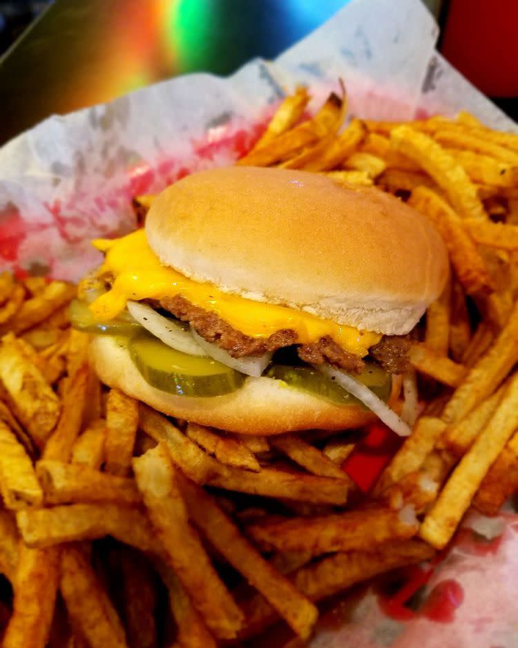 Tennessee: Dyer's Burgers