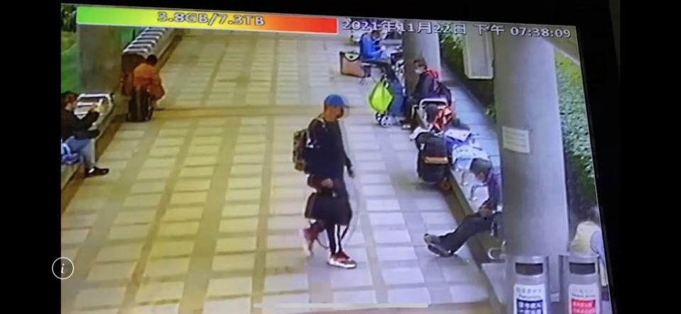 年約三十歲的黃姓男子犯下新店槍擊案後火速變裝、潛逃出境。<br>(記者蔡琇惠翻攝)