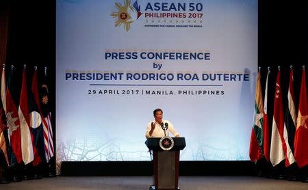 Philippine President Rodrigo Duterte speaks during a news conference after concluding the 30th Association of Southeast Asian Nations (ASEAN) summit in Manila, Philippines April 29, 2017. REUTERS/Erik De Castro