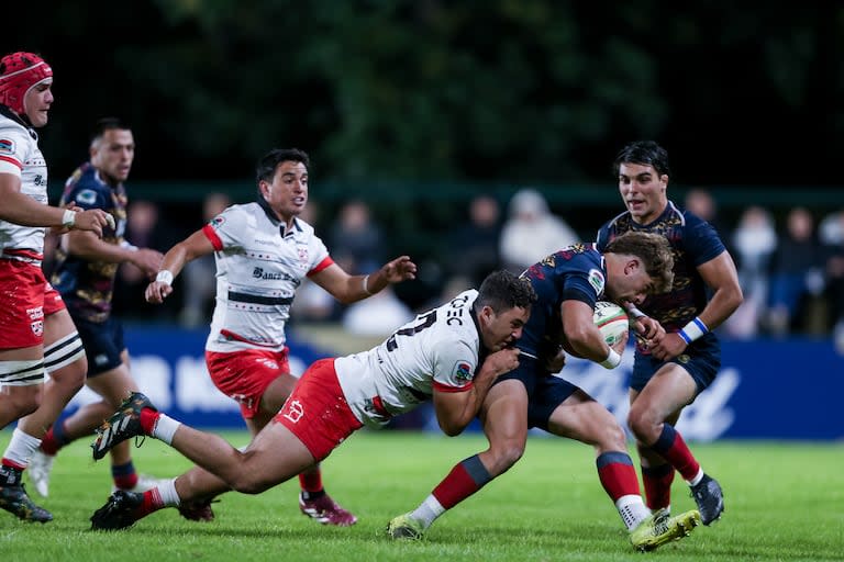 Manuel Nogués, autor de un try, tracciona con apoyo de Joaquín De la Vega Mendía, de lucida conducción; Pampas está en el mejor momento de su breve historial en el Super Rugby Americas.