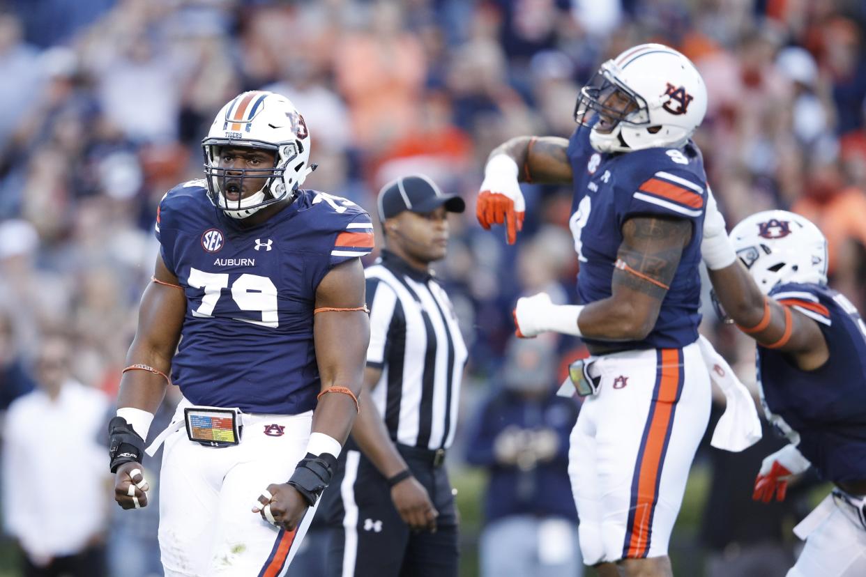 Byron Cowart (R) celebrates a defensive stop against the Arkansas Razorbacks. (Photo by Joe Robbins/Getty Images)