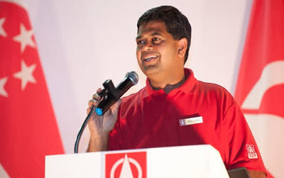 SDP candidate for Sembawang GRC James Gomez unveils the party's plans for the constituency on Wednesday. (Yahoo! photo/ Faris Mokhtar).