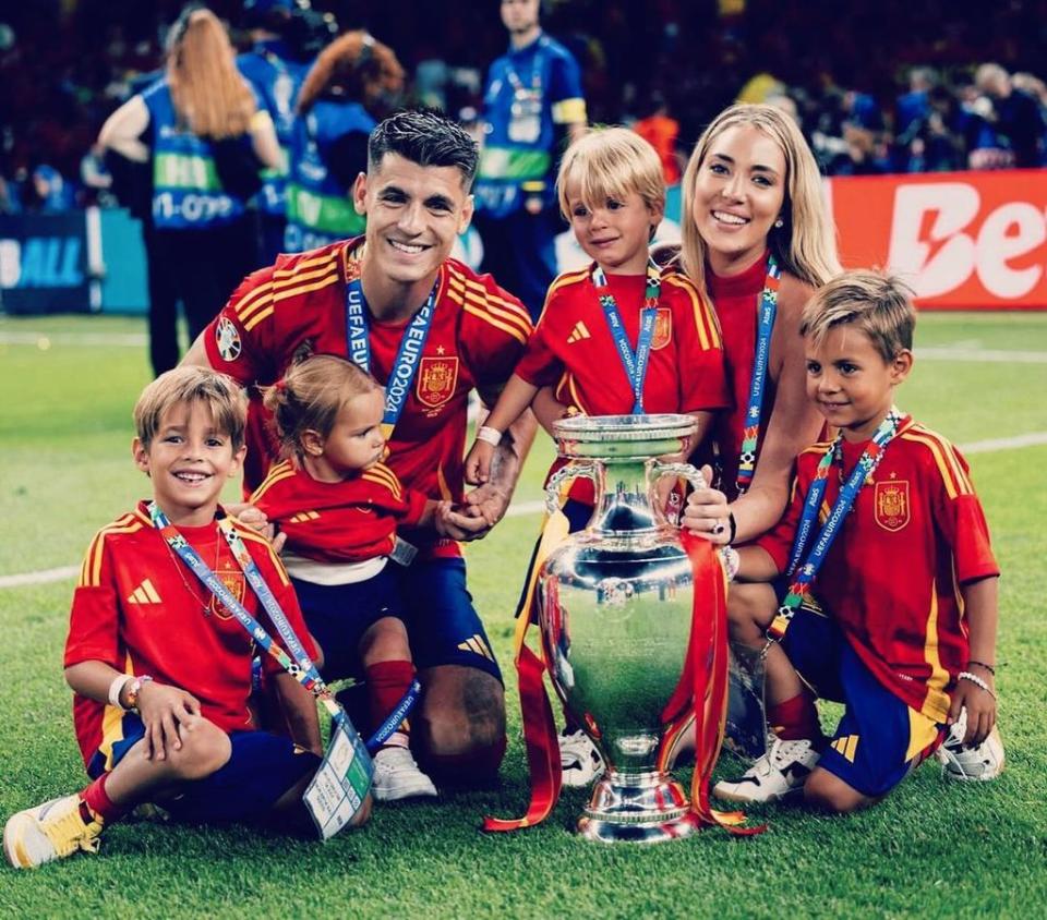 Álvaro Morata y Alice Campello celebran con sus hijos el triunfo de la Selección española en la Eurocopa 2024