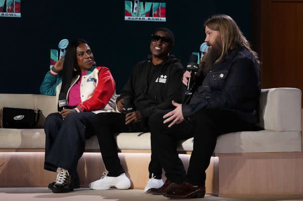 PHOTO: Chris Stapleton speaks with Sheryl Lee Ralph and Kenneth 'Babyface' Edmonds during the Halftime Show Press Conference at Phoenix Convention Center, Feb 9, 2023, in Phoenix. (Kirby Lee/USA TODAY Sports/Reuters)