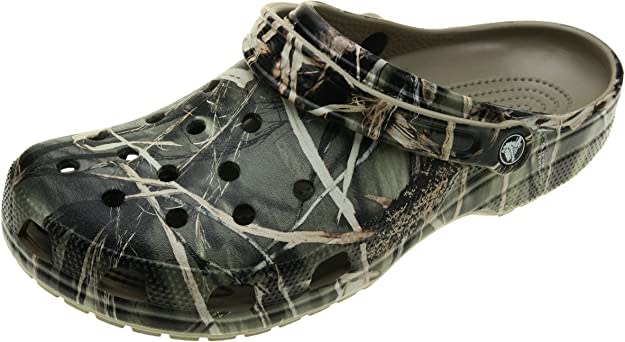 Kendall Jenner stepped out in a pair of Crocs Unisex Classic Realtree Clogs. Image via Amazon.