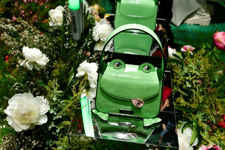 Unos bolsos de la firma Kate Spade, fotografiados en un evento en Nueva York el 8 de febrero de 2024 (Eugene Gologursky)