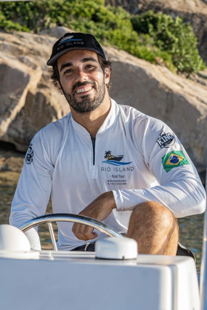 Antonio, the captain of our Rio Island Boat Tour (Image: Markus Bidaux)