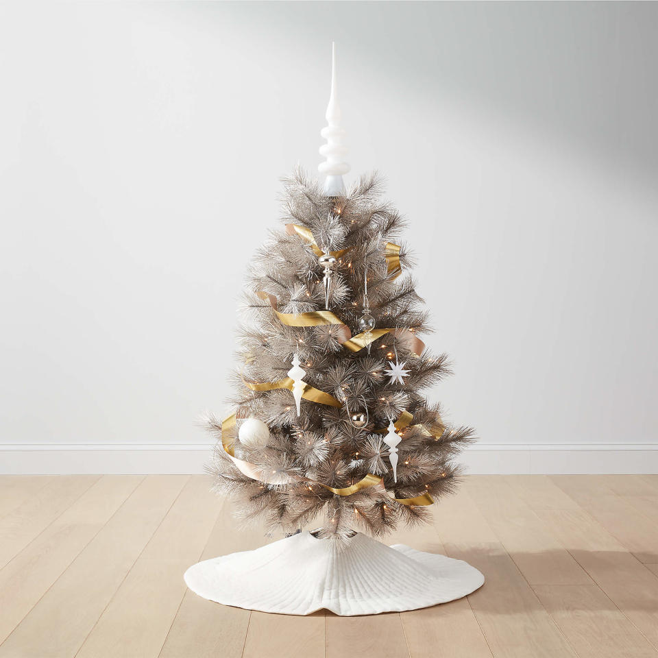 <p><a href="https://go.redirectingat.com?id=74968X1596630&url=https%3A%2F%2Fwww.cb2.com%2Ffaux-champagne-pine-led-pre-lit-tree-4%2Fs319771&sref=https%3A%2F%2Fwww.thepioneerwoman.com%2Fholidays-celebrations%2Fg37635843%2Fwhite-christmas-tree-decorations%2F" rel="nofollow noopener" target="_blank" data-ylk="slk:Shop Now;elm:context_link;itc:0;sec:content-canvas" class="link ">Shop Now</a></p><p>Champagne Pine Tree </p><p>cb2.com</p><p>$249.00</p><span class="copyright">CB2</span>