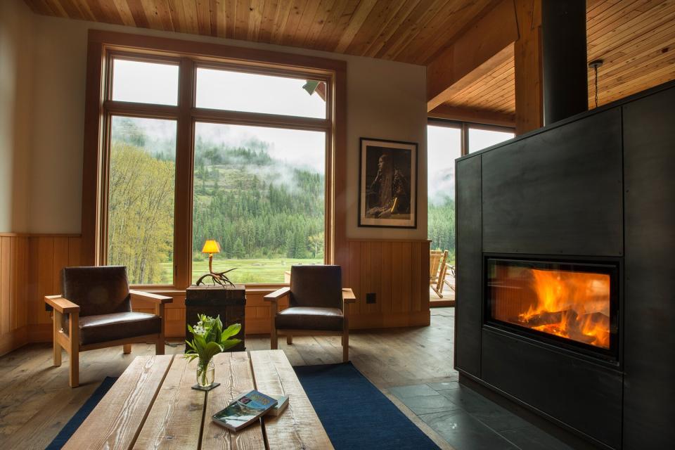 The living room at The Minam River Lodge