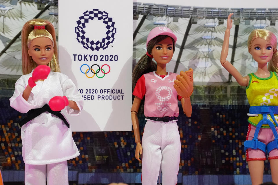 El fabricante de juguetes estadounidense Mattel lanzó un diverso set de colección de muñecas Barbie en conmemoración de los Juegos Olímpicos de Tokio 2020, incluyó dos rubias pero olvidó incluir a una representante de los asiática, a pesar de que Japón albergó las olimpiadas de este año. Foto: Reuters